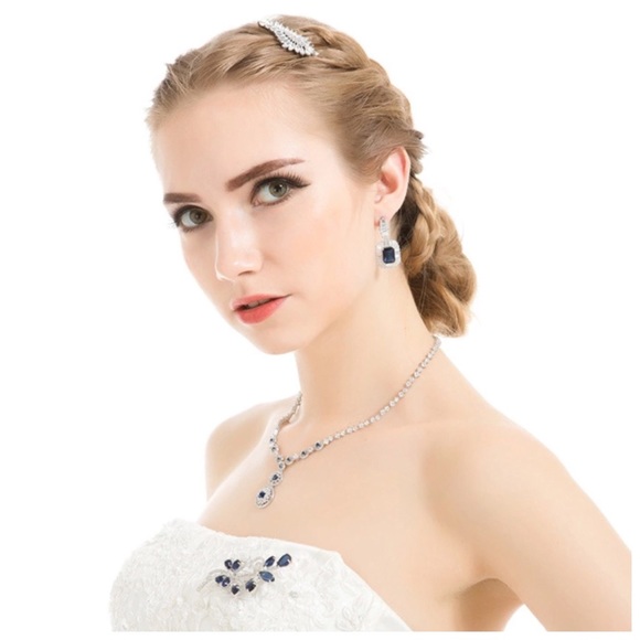 Swarovski Crystals Abriella Blue Earrings - Picture 6 of 6